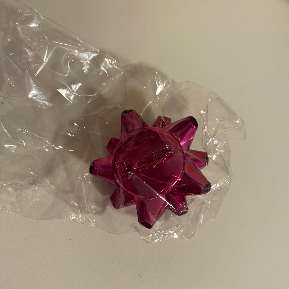 MAC COSMETICS Ribbon Pin - Picture 2 of 2
